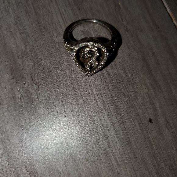 Samuels Jewelers 1/4 tcw diamond ring sz 4 - Picture 3 of 8